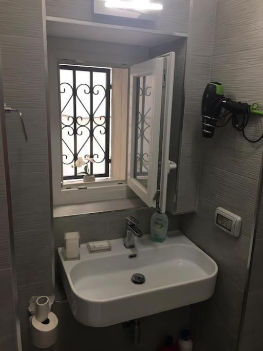 Beautiful Apartment Next To Piazza Di Spagna Roma Esterno foto